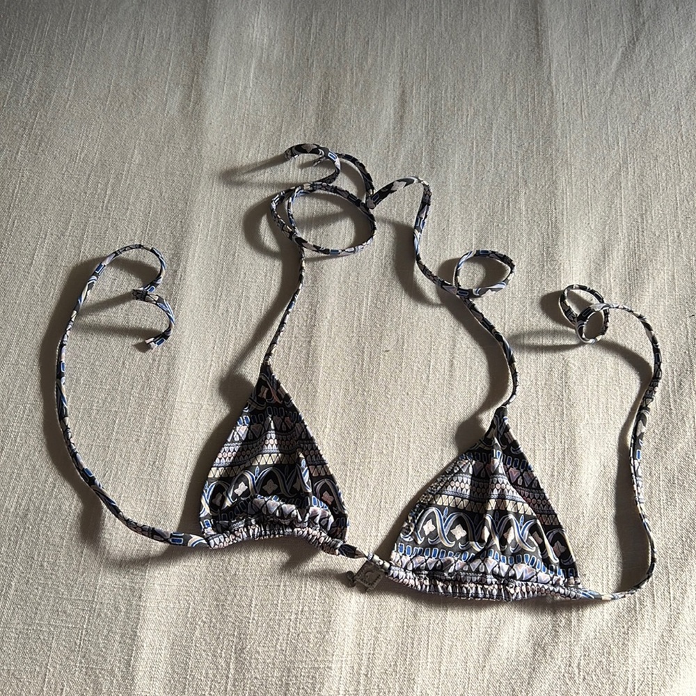 tigerlilly size 6 bikini top
